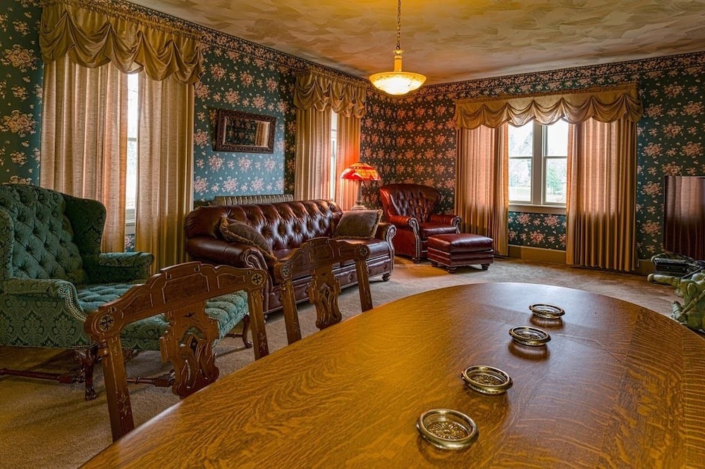 The Swan House