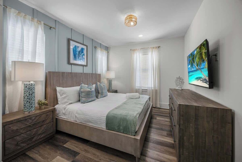 Dream Home Steps from Emerald Beach