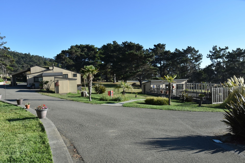 Fort Ross Lodge