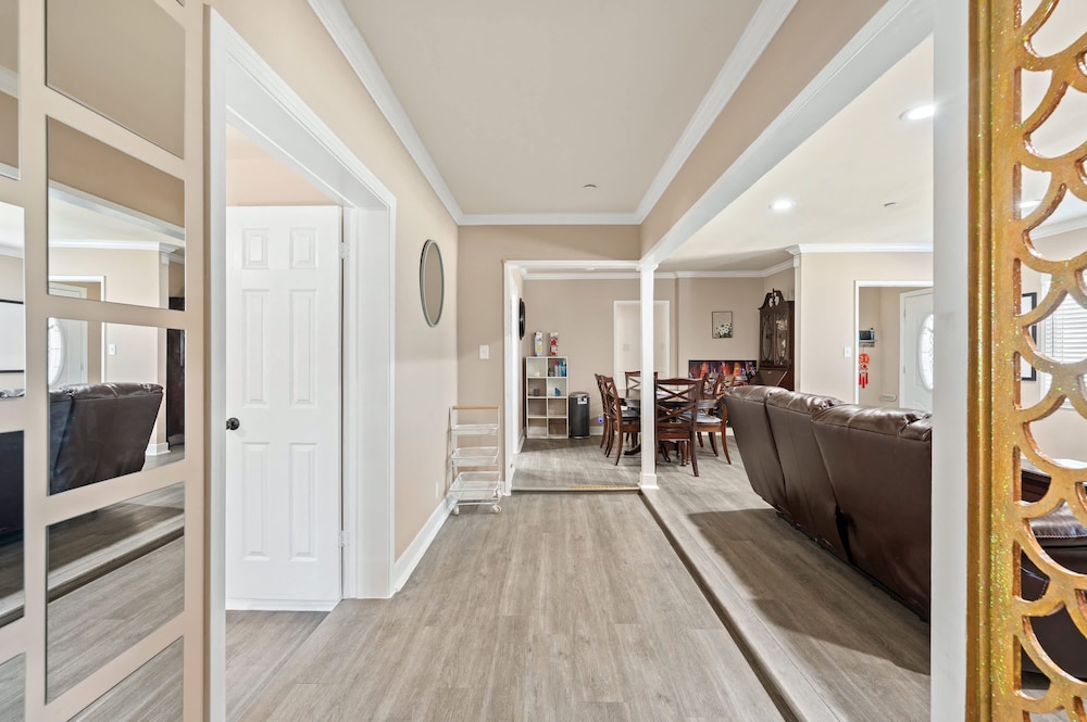 Whimsical Family Stay 10 Min Walk to PV Hospital