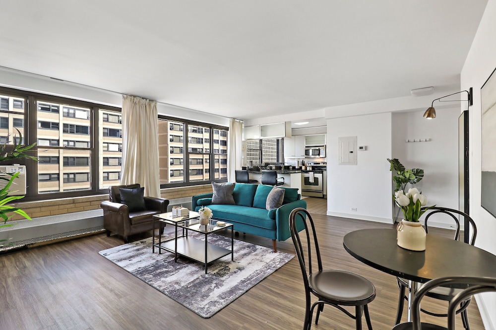 2BR Apt in Hyde Park - Algonquin 8E