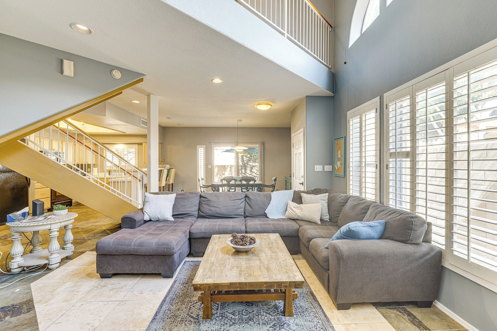 Hike & Golf! Townhouse w/ Resort Perks in PHX