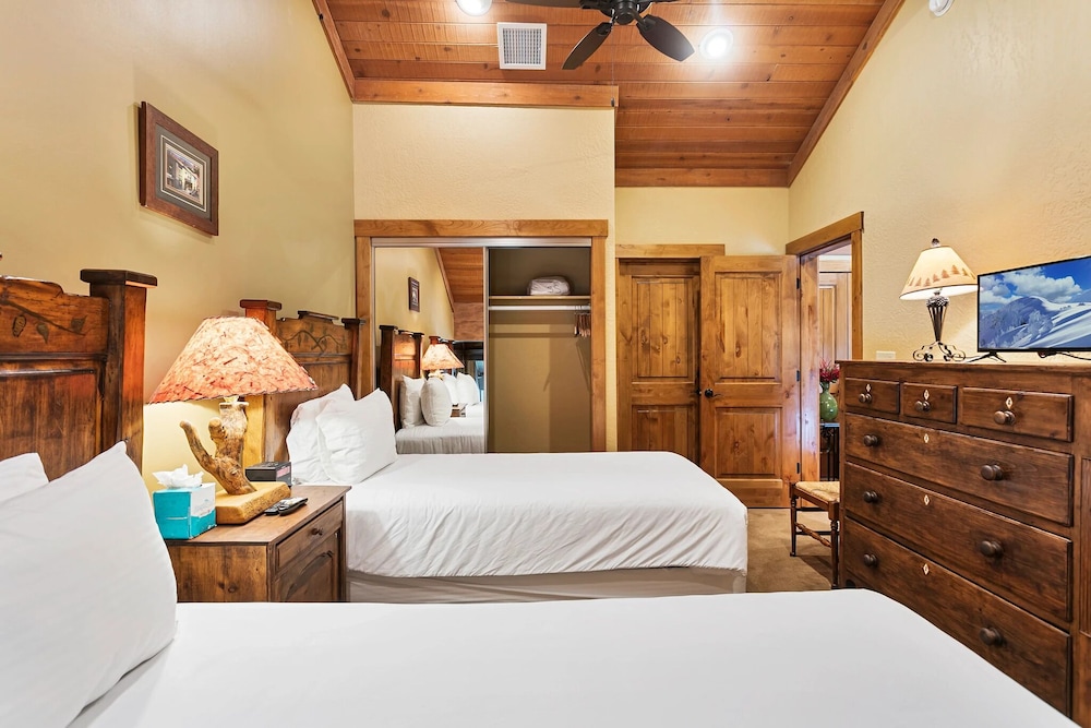 Powder Run at Deer Valley Resort - Four Bedroom Condo with Hot Tub #A32 4 Condo