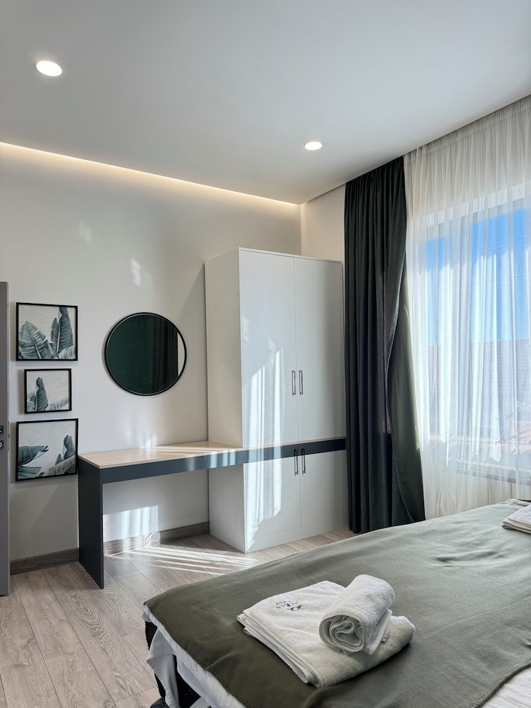 Aparan Guest House