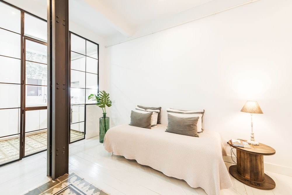 2 Bd Apartment Exclusive Location in Golden Mile. Velazquez II view 5