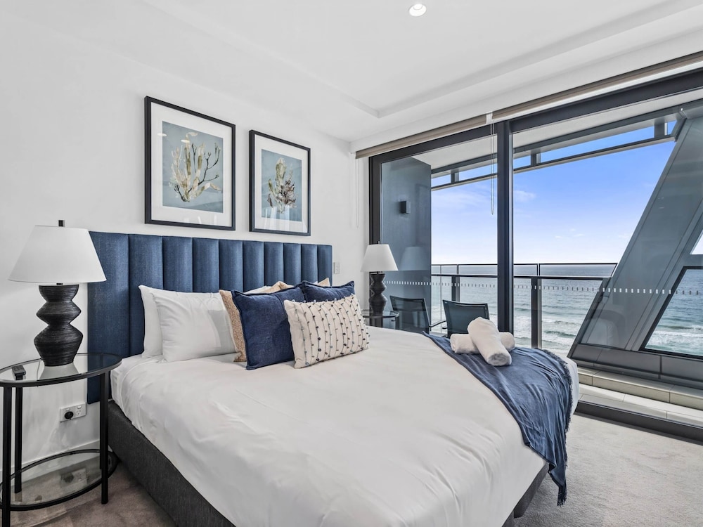 Luxury Beachfront 1-bed Apartment With Pool & Gym