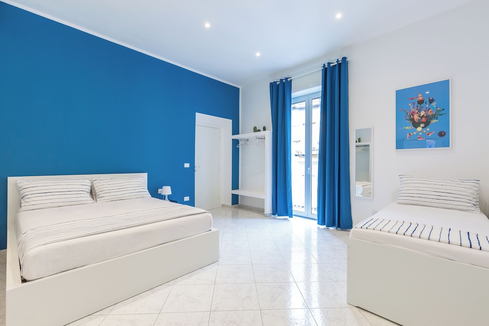 White&Blue Apartment at Sanità by Wonderful Italy