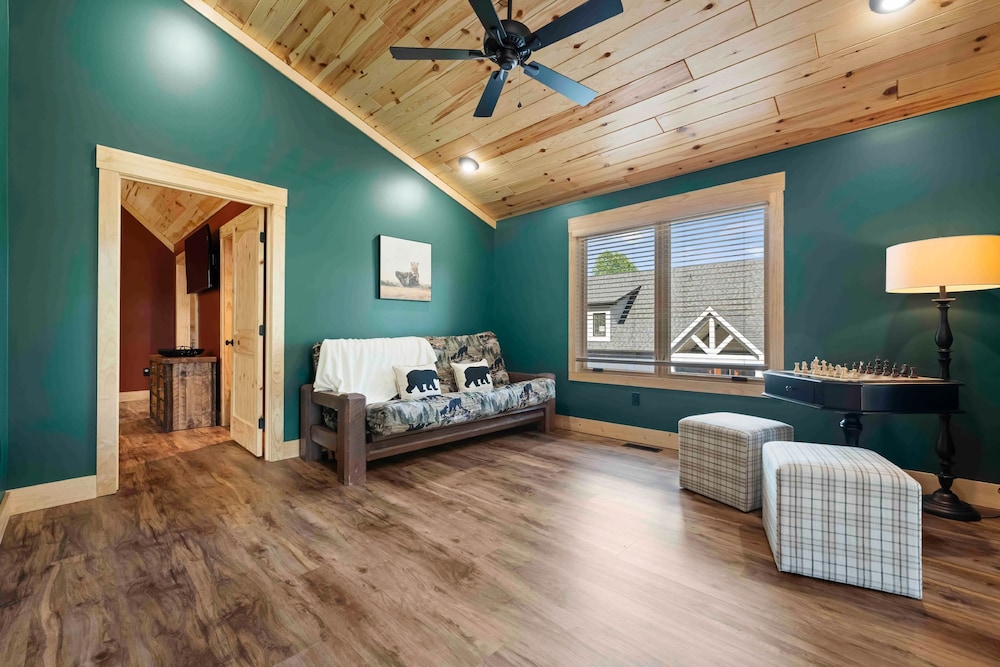 Black Bear Lodge by Avantstay Lakefront Dock Pool Theater Sleeps 20