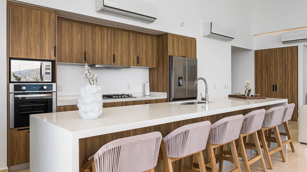 Beachfront Luxury 4BR Penthouse With Incredible Ocean Views