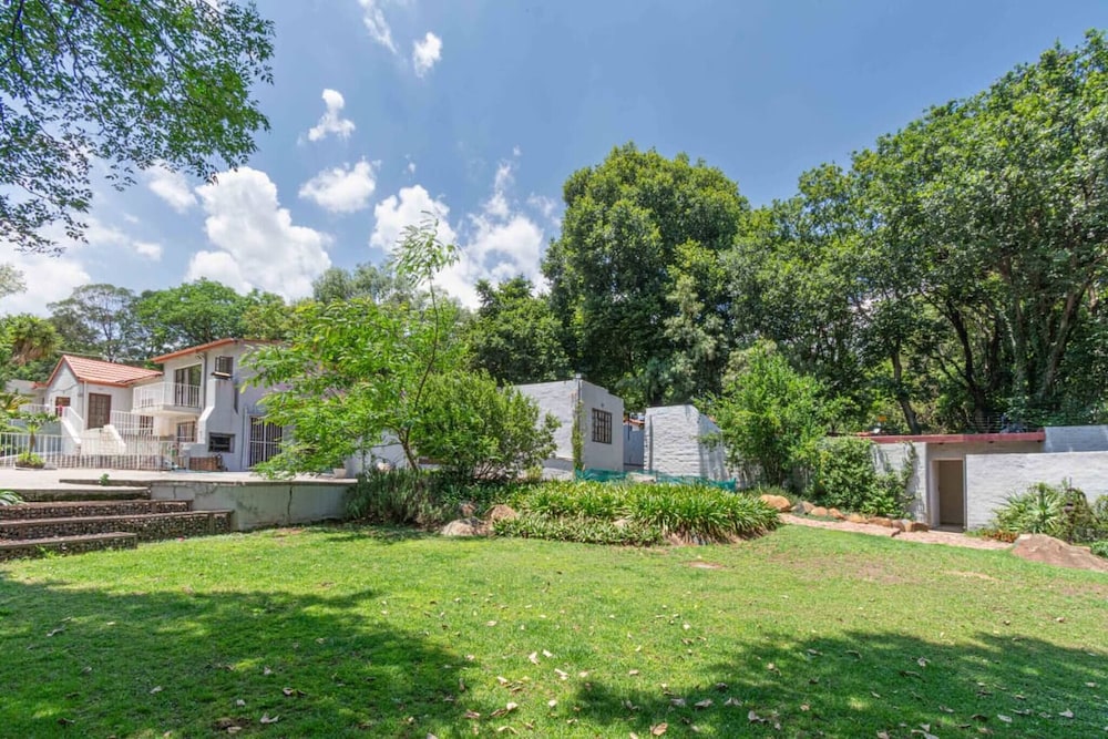 Super Spacious Fun Home! With Pool, Den and Bar