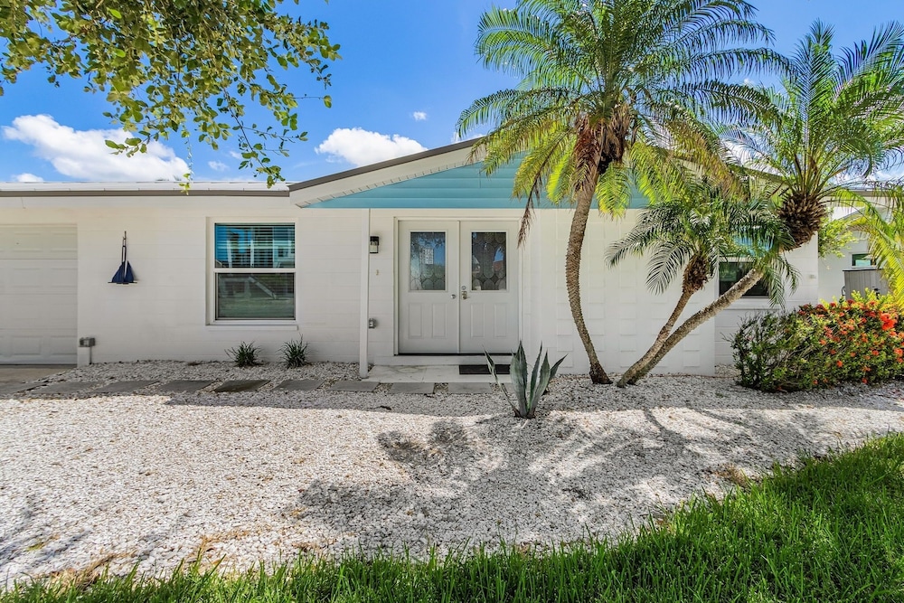 7 Dockside Dream: 3br/3ba Pool Home W/ Water Views! 3 Bedroom Home