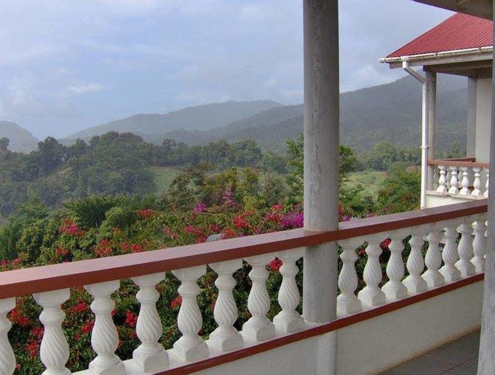 Symes Zee Villa