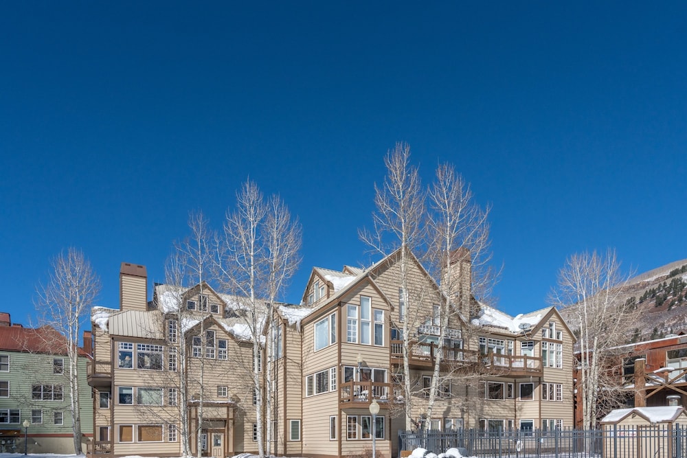 Etta Place Too 113 by Avantstay Close to Town The Slopes In Complex w Communal Pool Hot Tub