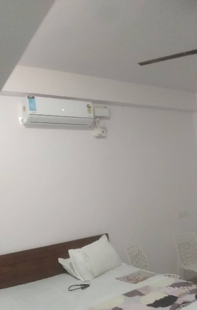 Hotel Aarav Palace