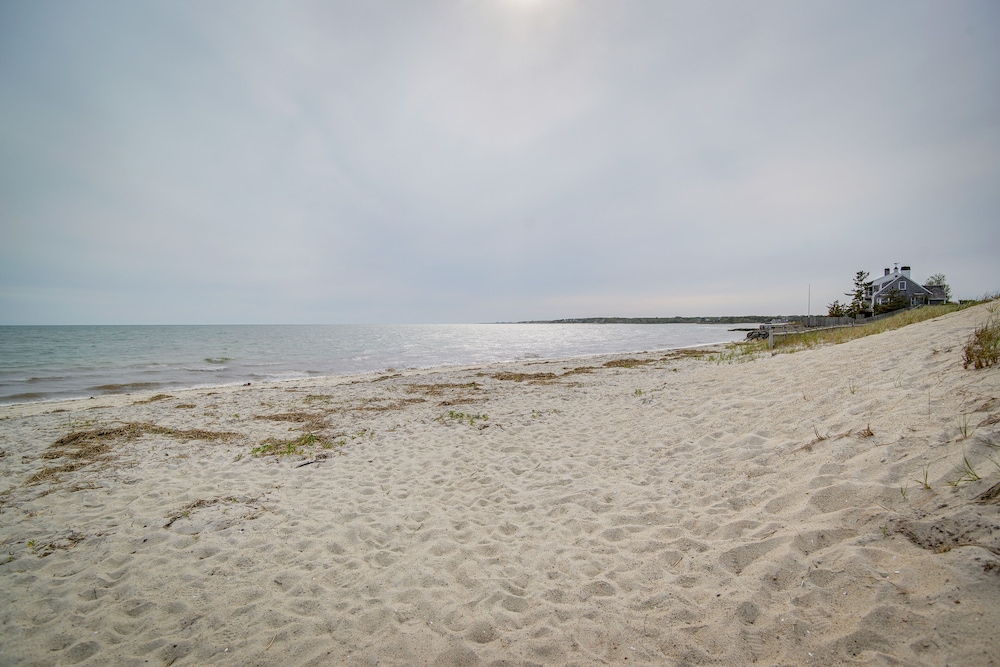 Walk to Beach: Chatham Getaway w/ Sunroom!