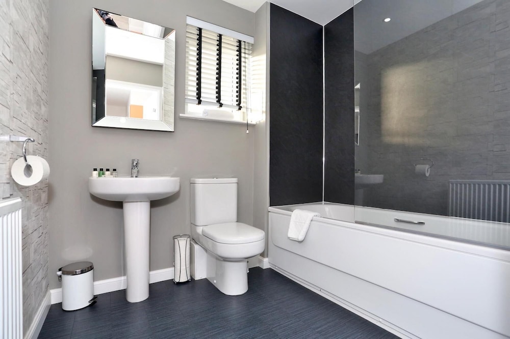 Modern Family Home in Aberdeen Scotland view 4
