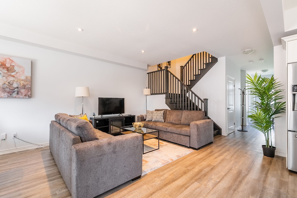 GLOBALSTAY. Waterfront 5BR Townhouse. Private HOT TUB, Gym, Sauna - Property Image 8