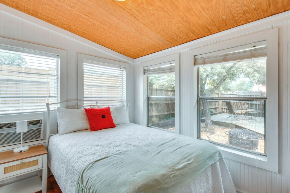 Waterfront Cabin w/ Private Dock on Lake Hartwell!