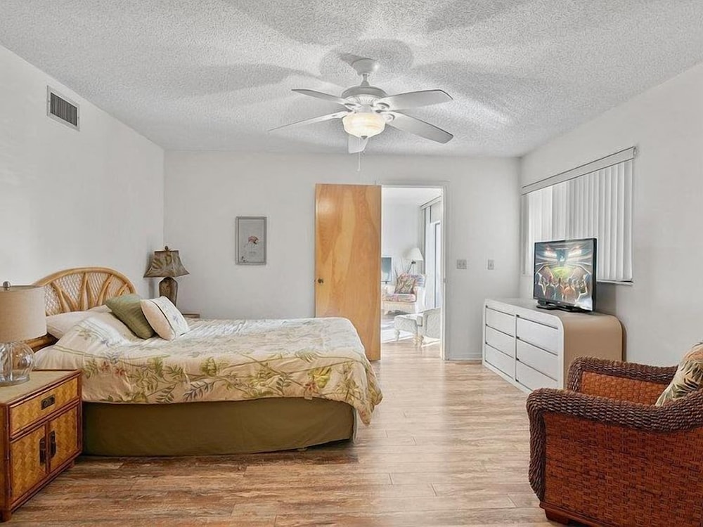 Unwind at St Augustine's Beachfront Oasis