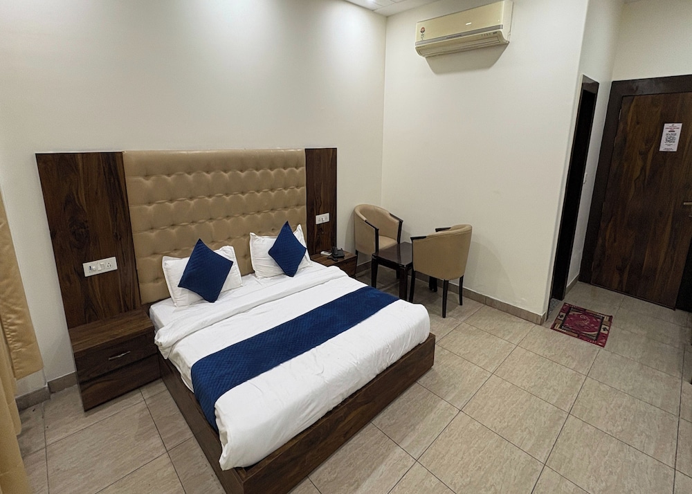 Hotel Girraj Inn