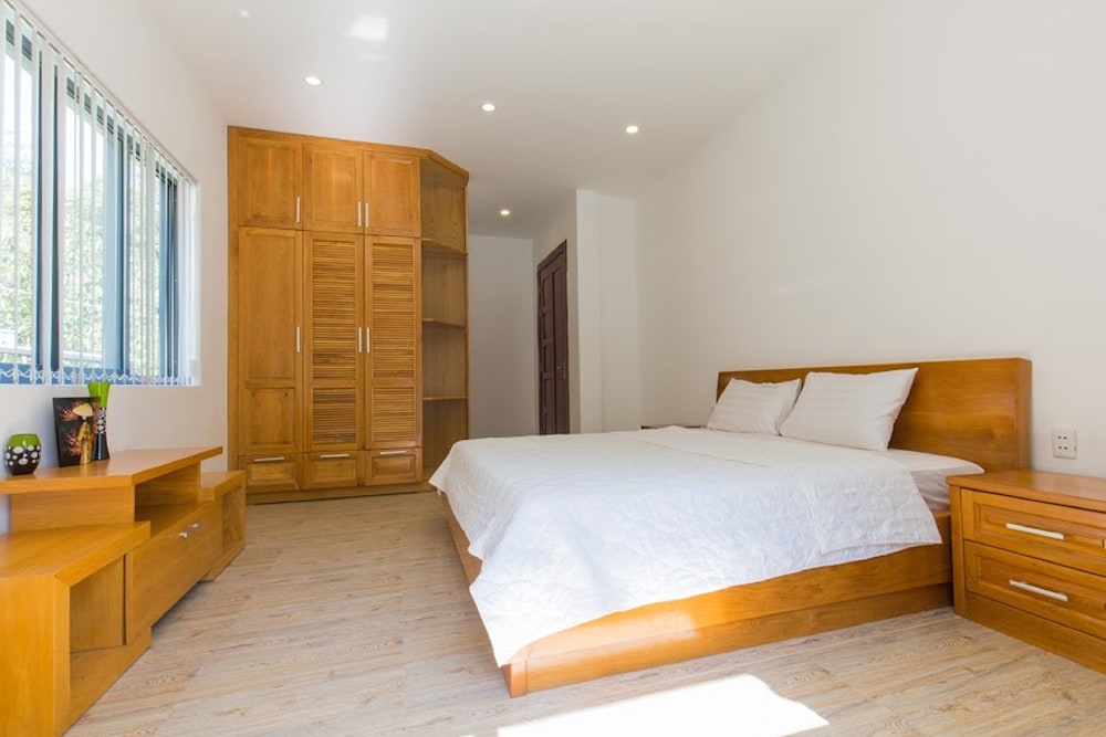 Villa Royal 2 view 4