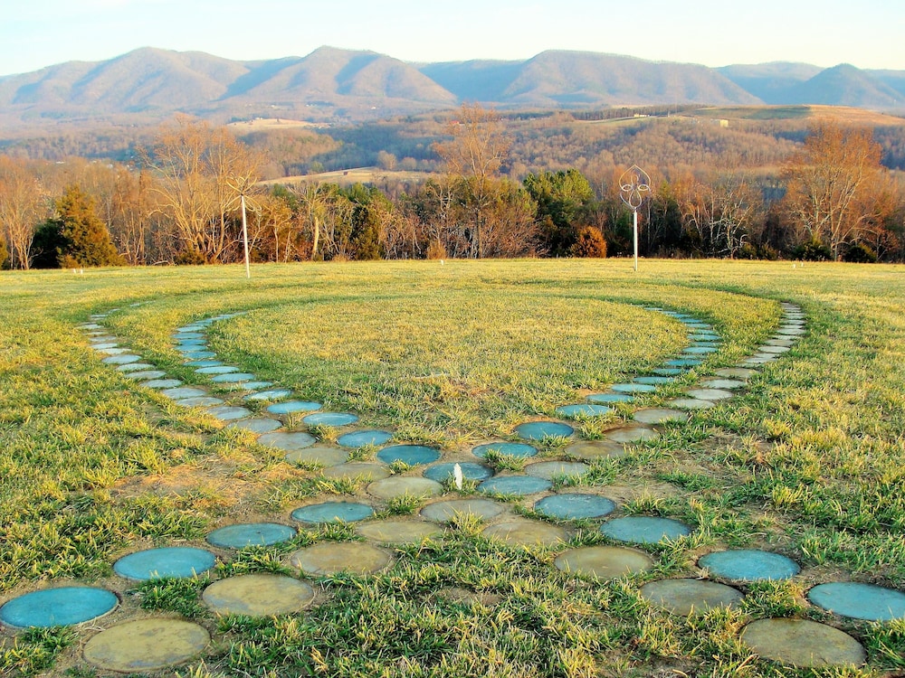 Lexington Vacations - DeHart Cabin - Property Image 24