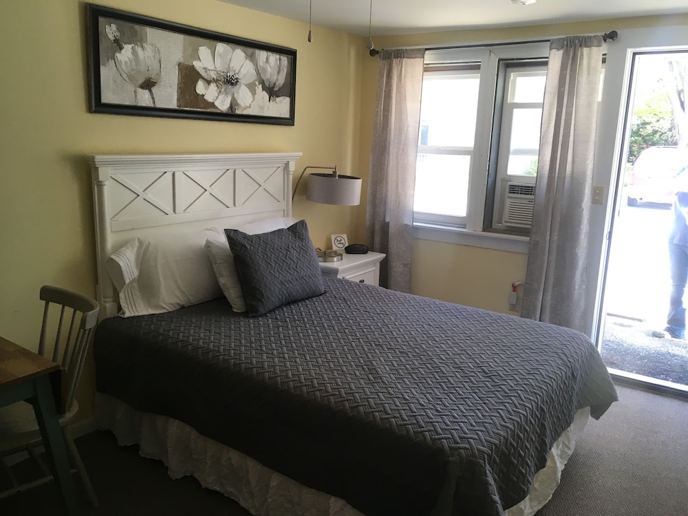 White Feather Motel