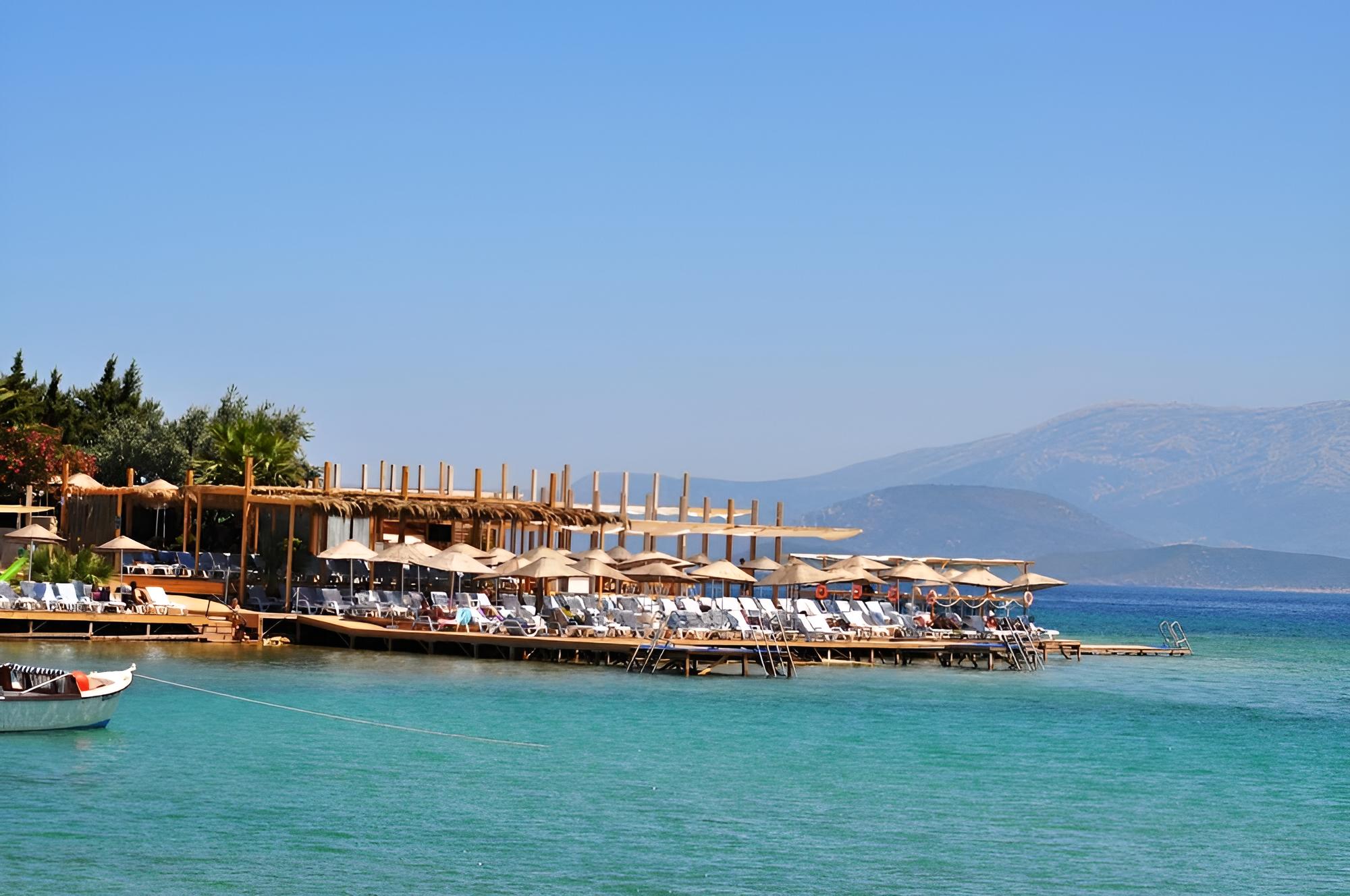 Ladin Hotel