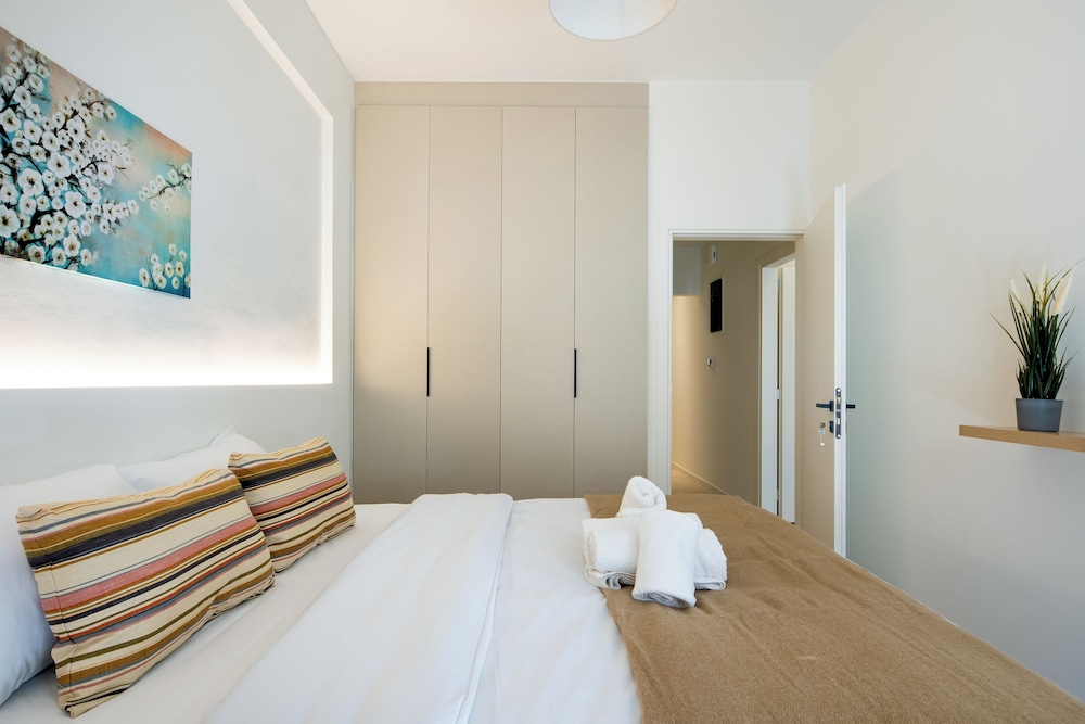 Mystique 2-Bedroom Apartment in Athens