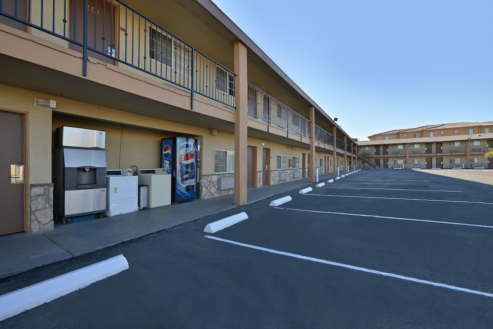 Crown Motel