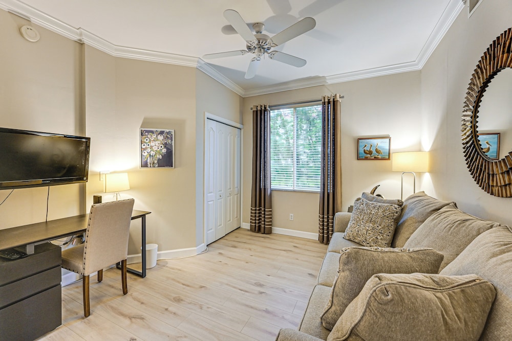 Golf, Swim & Relax! Condo 8 Mi to Dtwn Naples