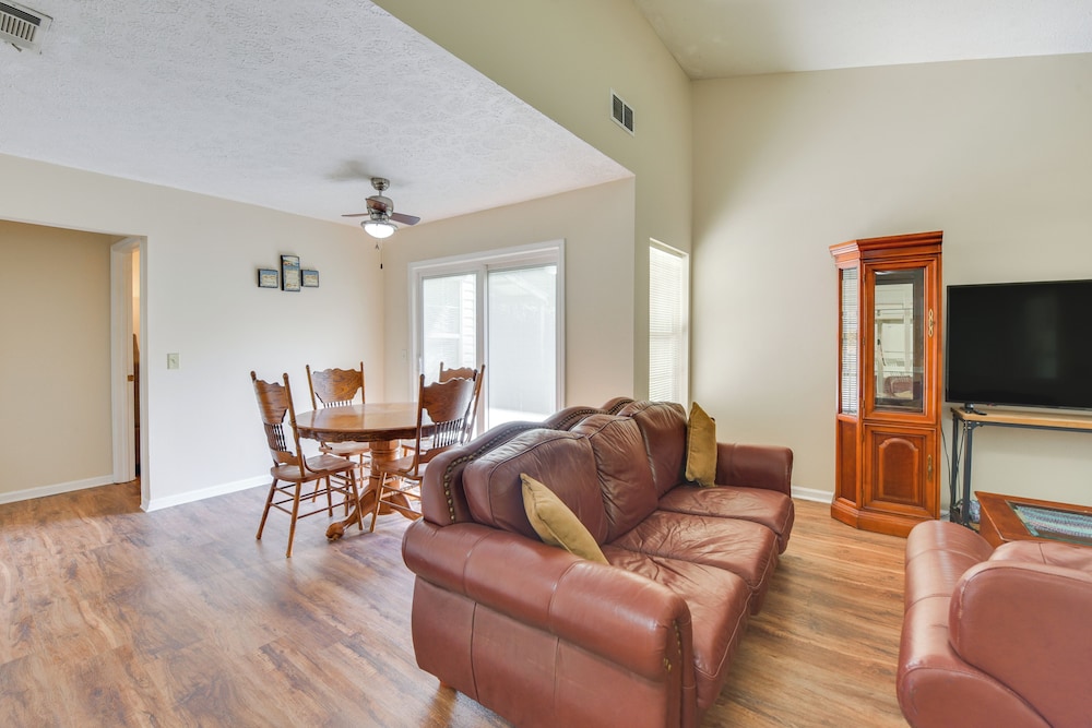 Near Shops & Eats: Richmond Hill Home w/ Yard!