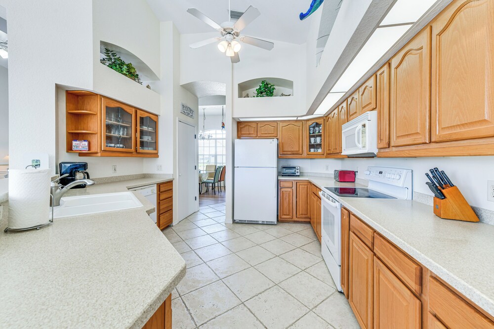 12 Mi to Gulf: Port Charlotte Home w/ Boat Dock