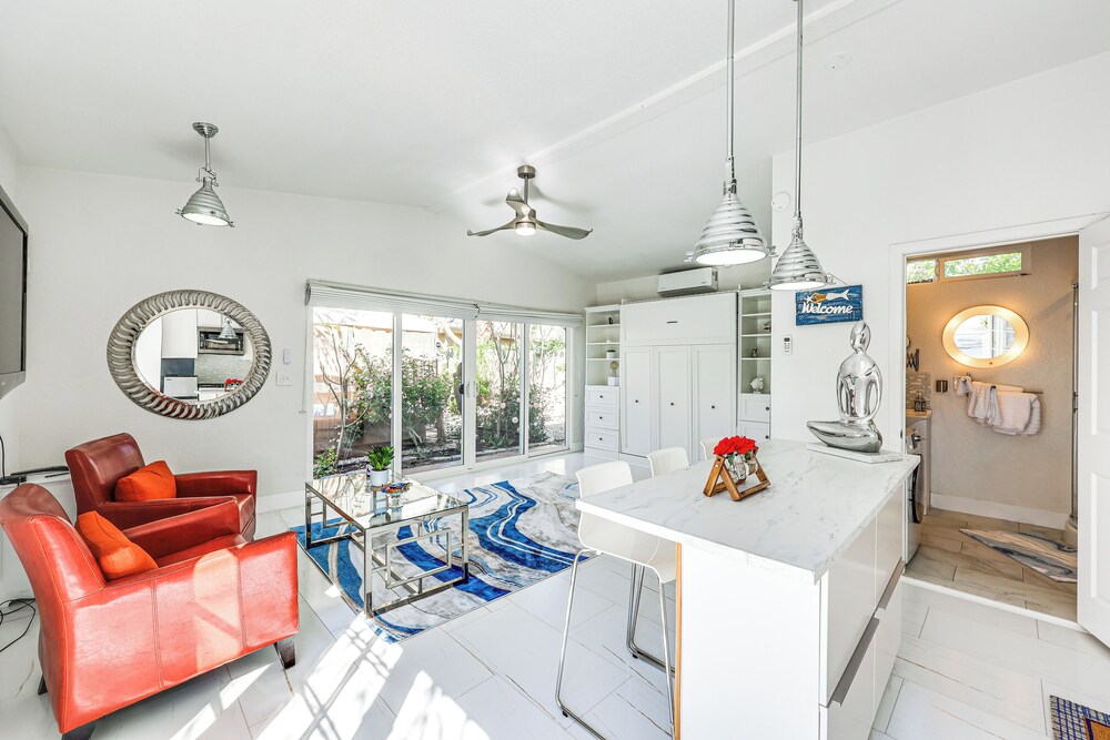 Golf, Shop & Hike: Sleek Rancho Mirage Studio