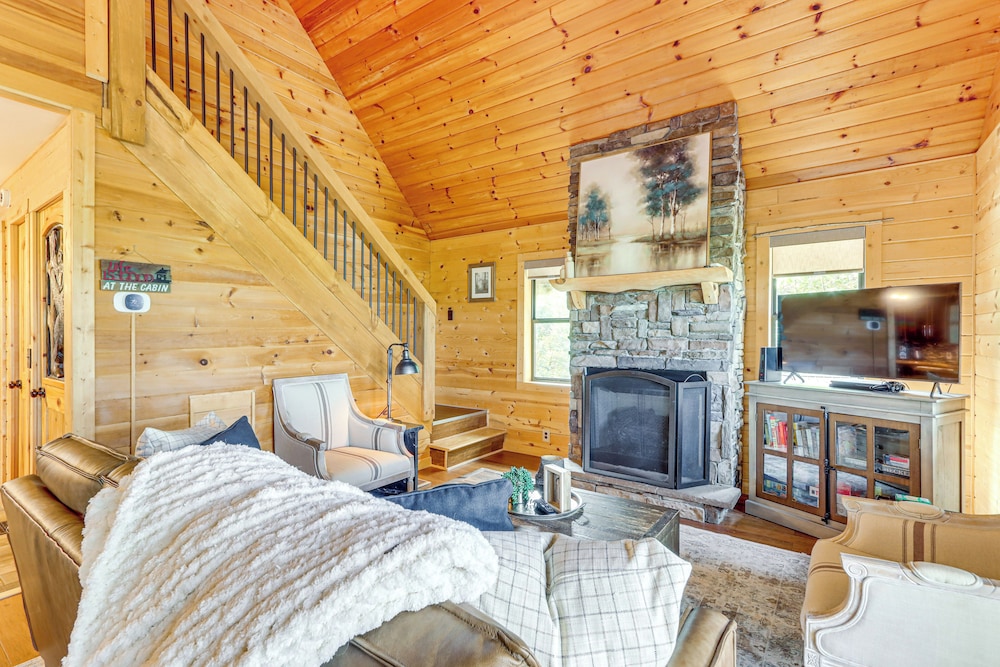 Deck, Panoramic Views: Serene Mineral Bluff Cabin!