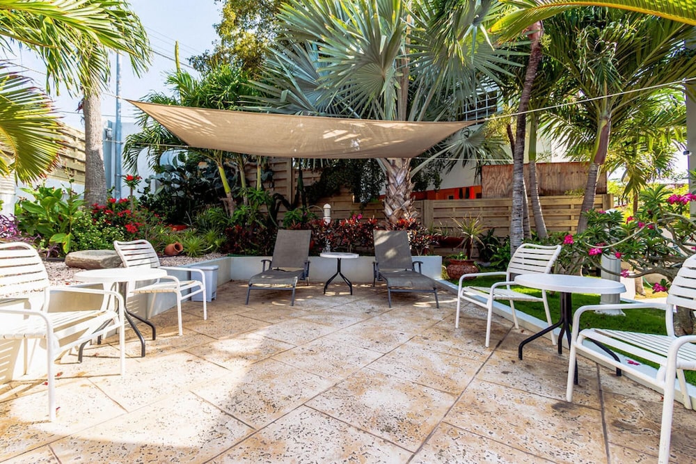 Quiet Cozy Central Close to the Beach Pool