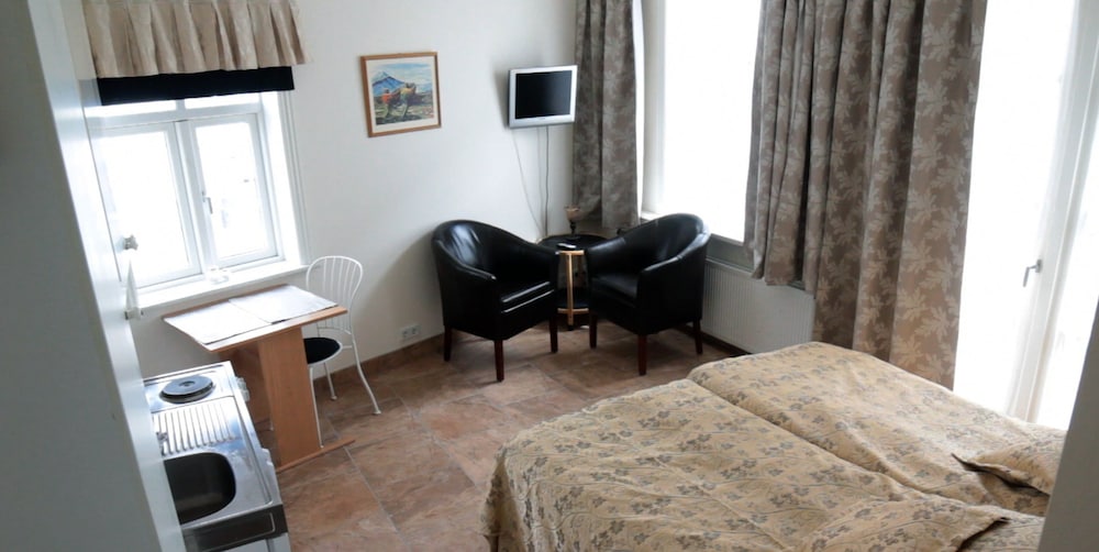 Three Sisters Studio Apartments