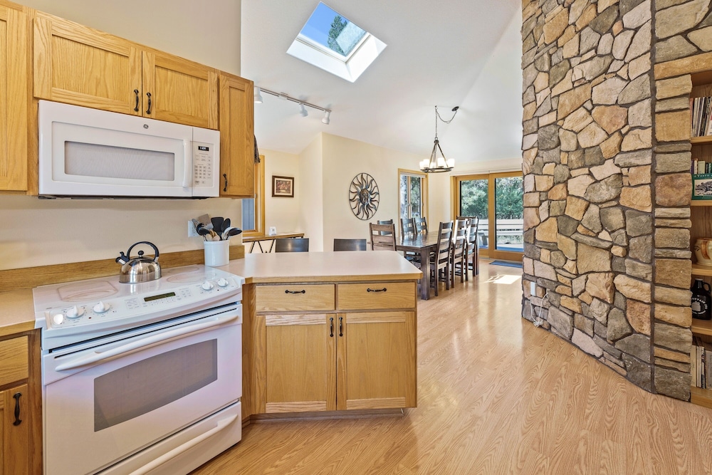 15 Lassen Ln 4 Bedroom Home