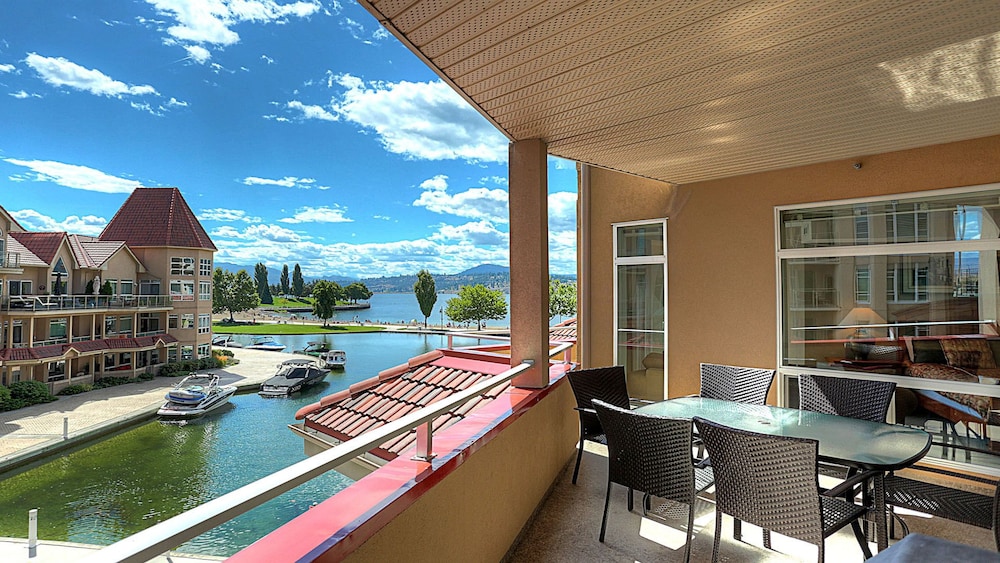 Discovery Bay by KelownaGo