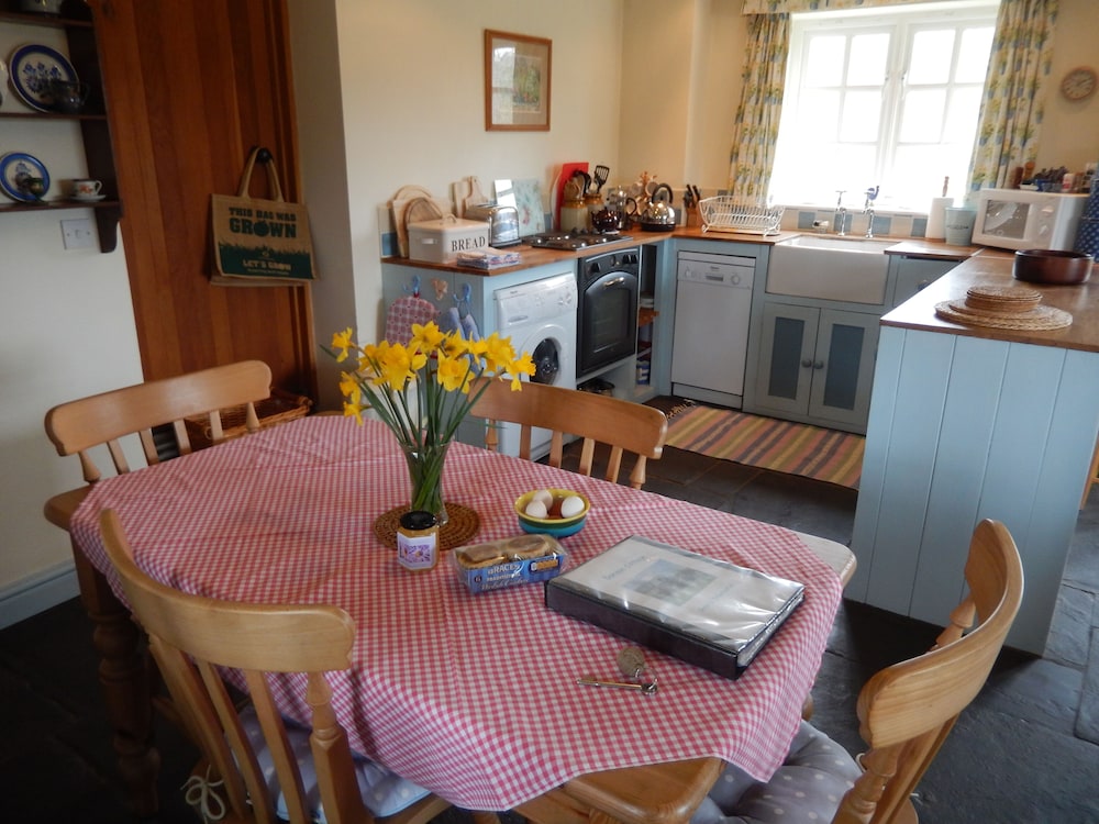 Alltybrain Farm Cottages and B&B