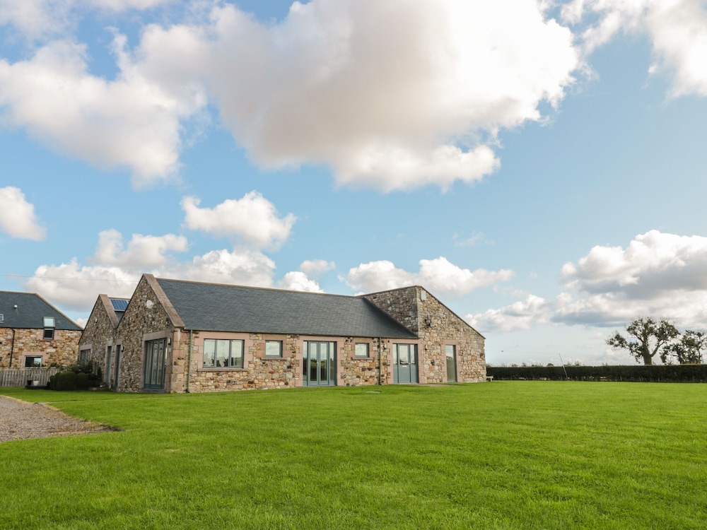 Berwick-upon-Tweed Vacations - The Long Barn - Property Image 1