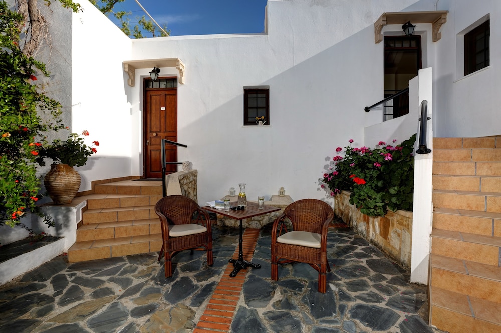 Alianthos Suites