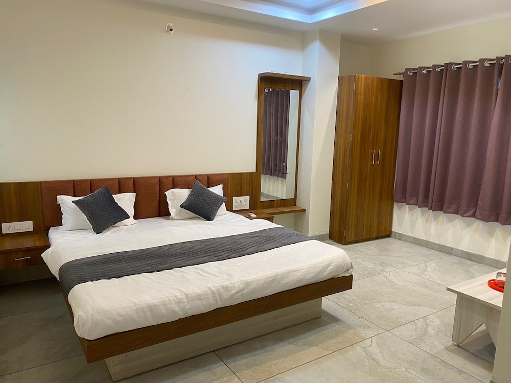 Hotel Shree Nakoda Paradise