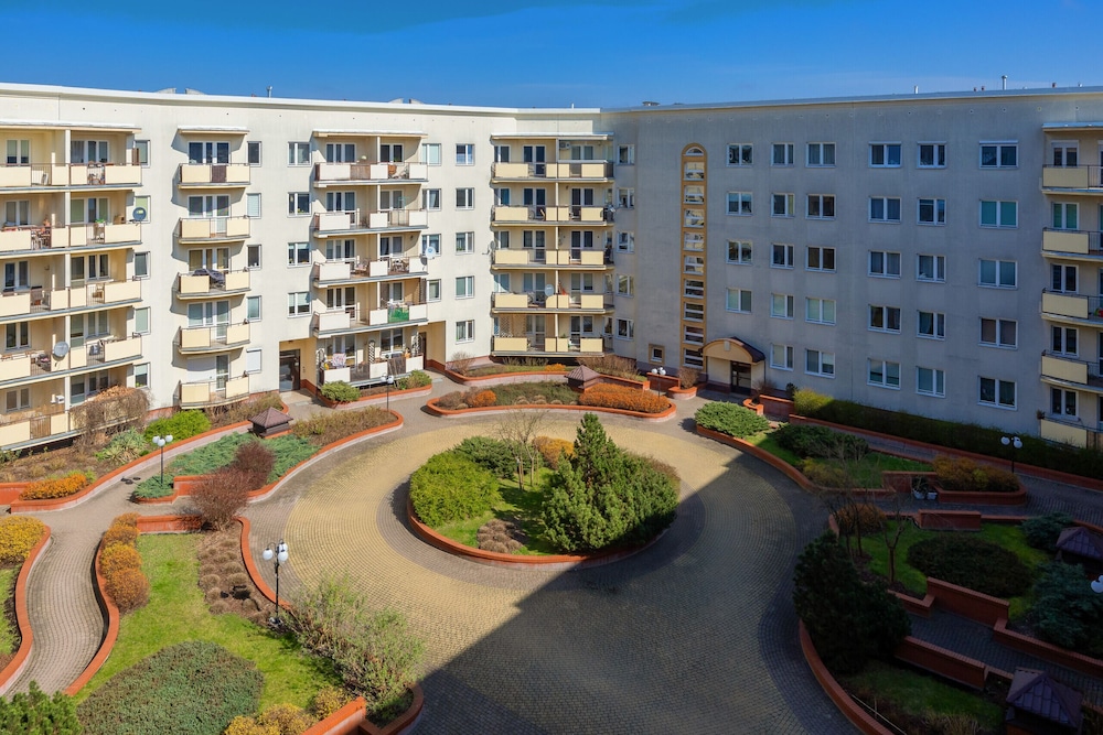 Cozy Apartment With Balcony by Renters view 2