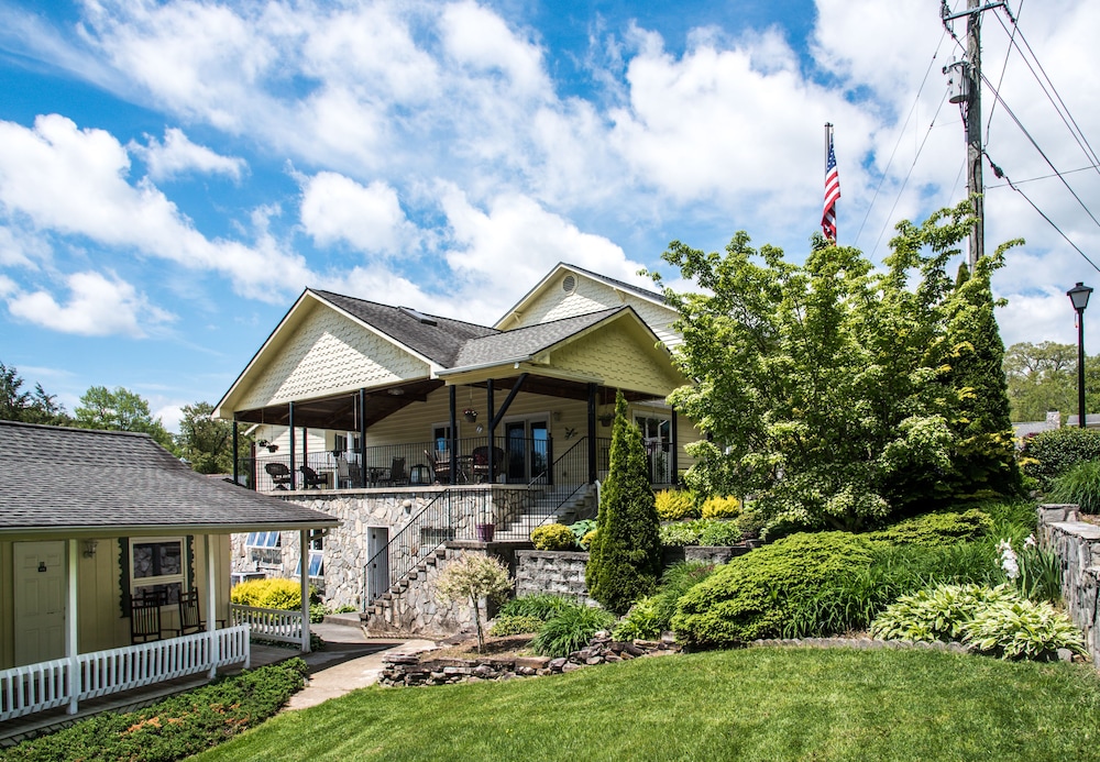 Boxwood Lodge