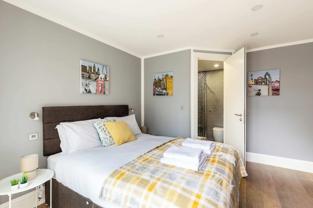 Beautiful Canal Side Notting Hill Abode With Terrace view 3