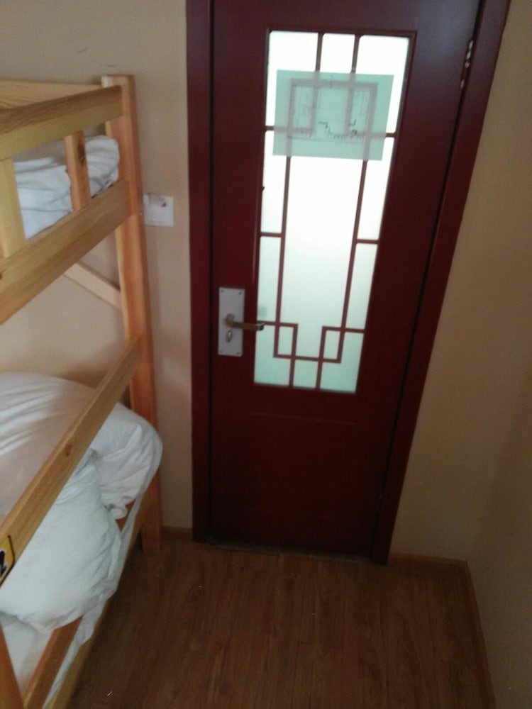 Leo Hostel