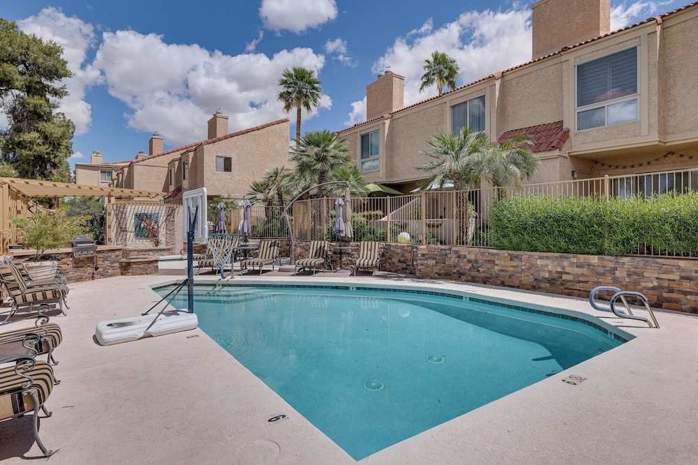 Golf Views & Pool Access: Central Scottsdale Condo
