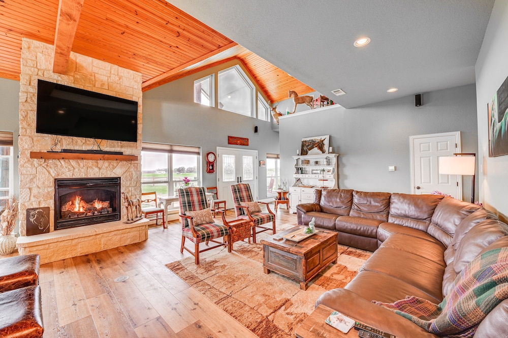 Farm Retreat w/ Furnished Patio: 12 Mi to Mckinney view 4