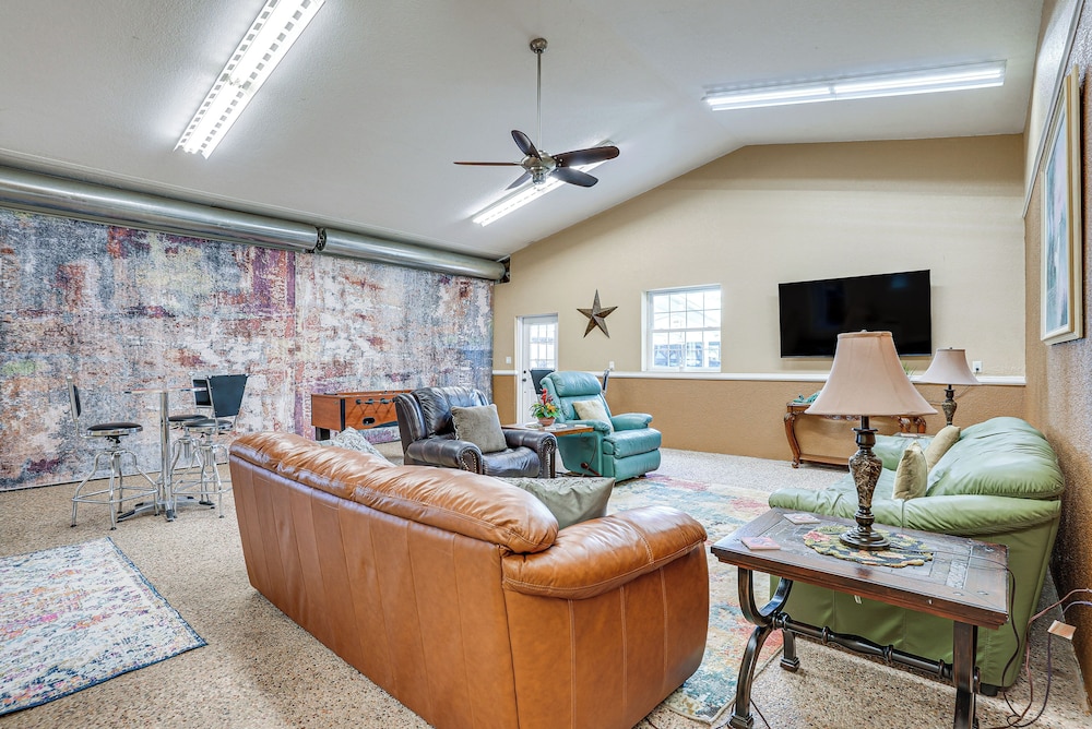 Pet the Sheep! Rural & Spacious Polk City Retreat
